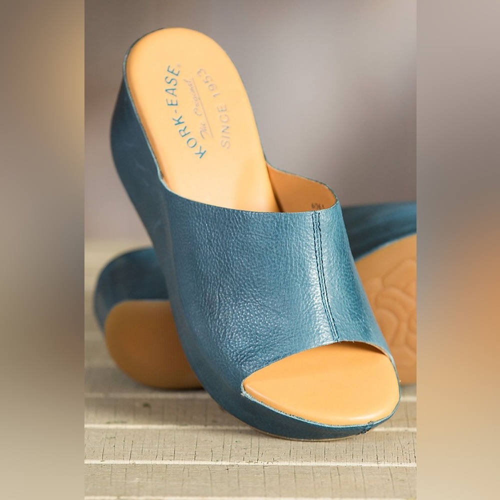 Kork-Ease Women's Greer Metallic Blue Green Leather‎ Wedge Sandals- Sz 39